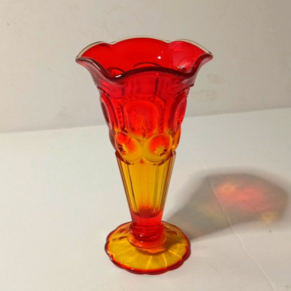 Vintage L.E.Smith Amberina Moon And Stars Tulip Ruffled Edge Bud Vase 6” T GLOWS